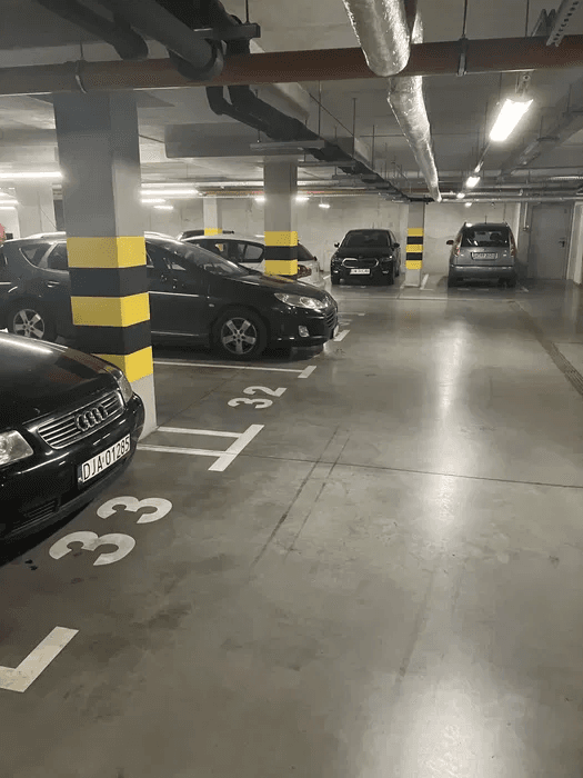 Parking - Wrocław Centrum Komuny Paryskiej 90 