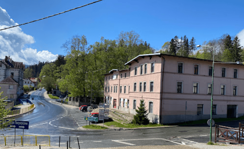 Parking - Szklarska Poręba W.Sikorskiego  4 Centrum 